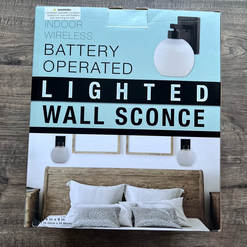 Battery Operated Lighted Wall Scone Black & White